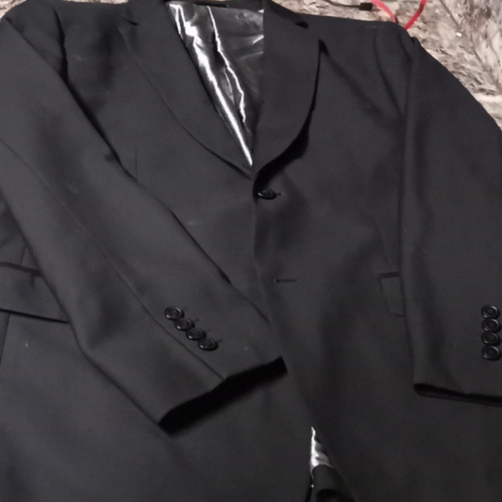 Suits - Picture 6 of 16